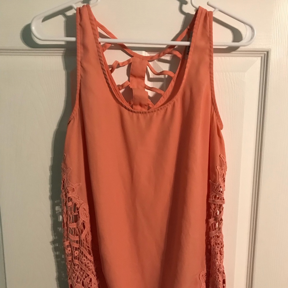 Blu-Pepper coral tank top with crochet sides